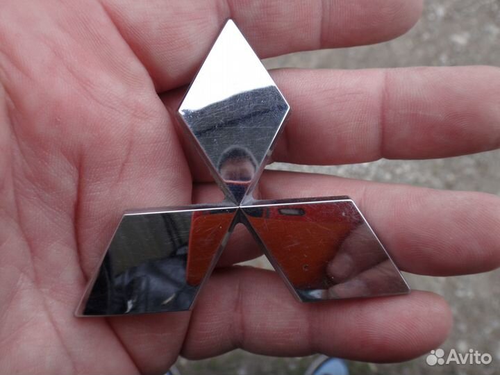 Митсубиси Эмблема задняя Mitsubishi