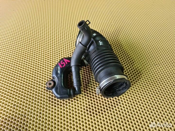 Патрубок воздушного фильтра передний правый