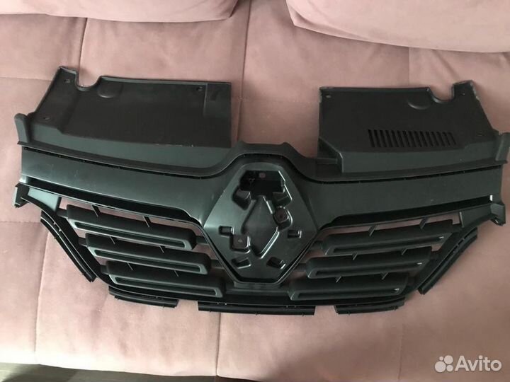 Решетка радиатора renault logan 2 (новая)