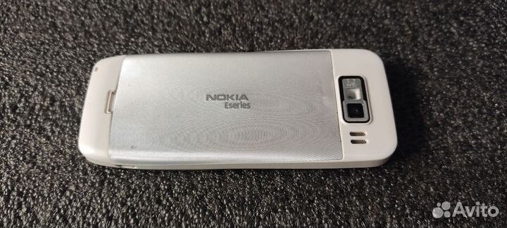 Nokia E52