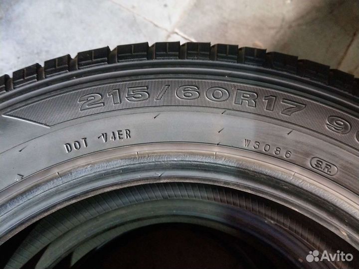 Dunlop Grandtrek Ice 02 215/60 R17