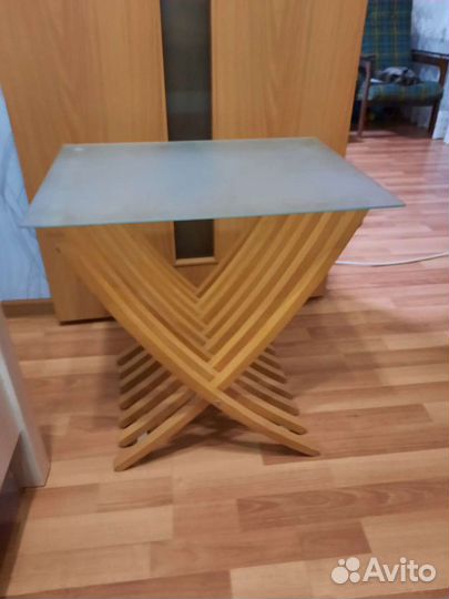 Прикроватный столик