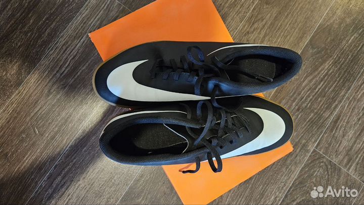 Футзалки Nike Bravata II