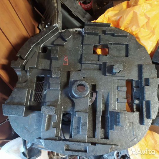 Bmw e60 Крепление приборов в нише запасного колеса