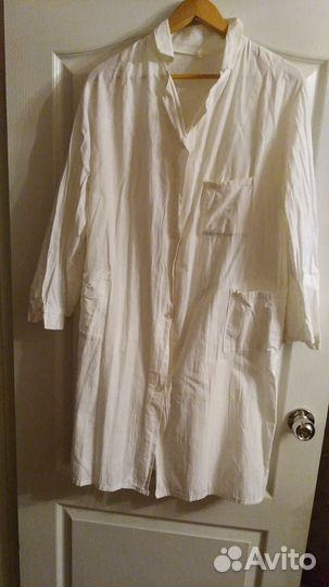 Медицинский рабочий белый халат