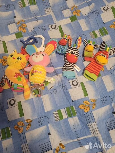 Детские игрушки, прыгунки, кресло, коврик