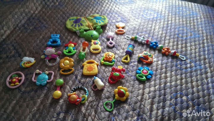 Пакет погремушек, игрушек, прорезывателей