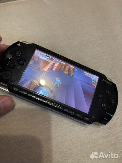 Sony psp 1004 + Зу + чехол + провод для компа