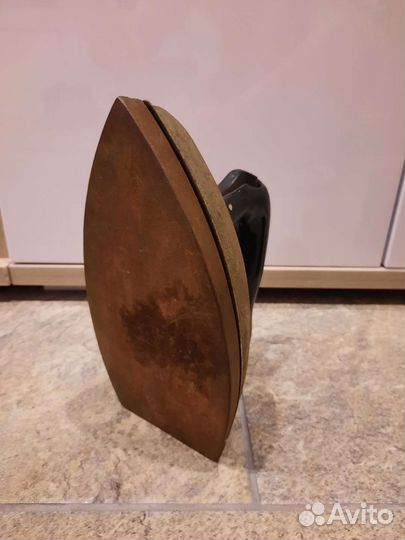 Угольный утюг