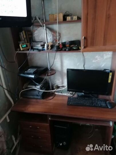 Продаётся компьютерный стол