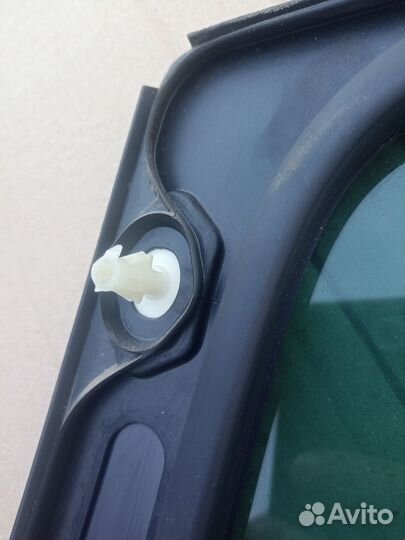 Стекло задней левой двери форточка Volkswagen Tigu