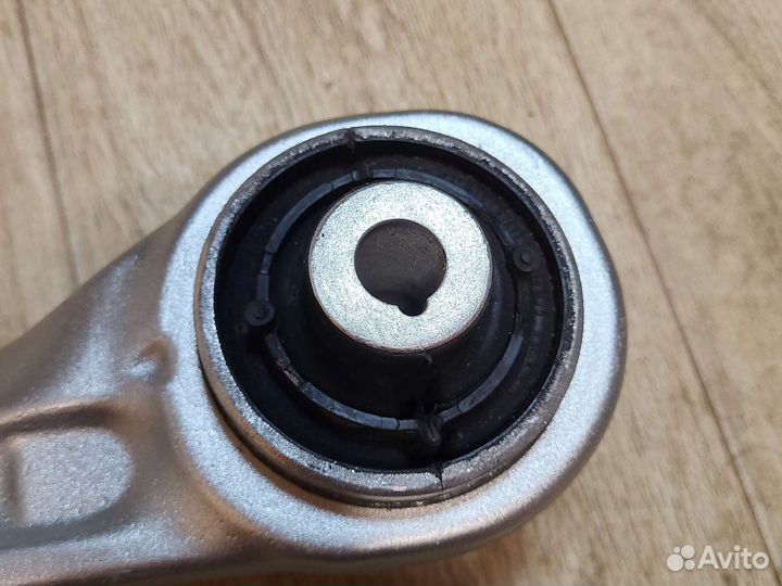 Рычаг левый новый Mercedes w222