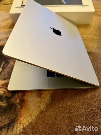 MacBook Pro 16 (2021), 1000 ГБ, M1 Max (10 ядер), RAM 32 ГБ, GPU 32-core
