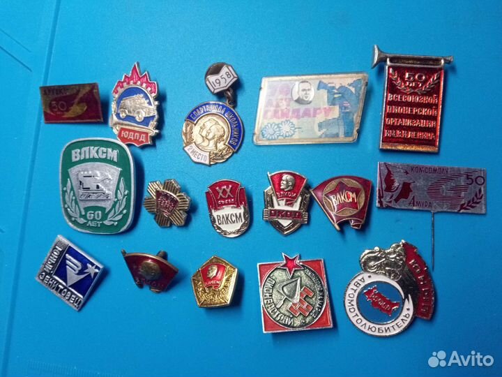 Значки: юные, пионеры, влксм