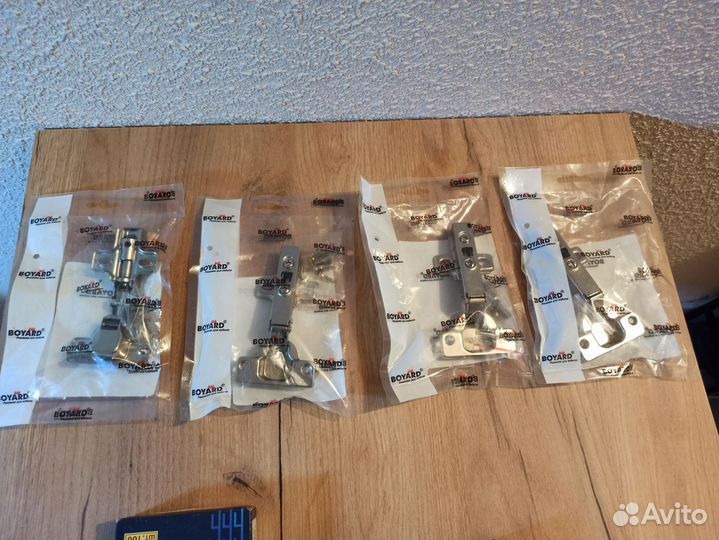 Петля мебельная с доводчиком Boyard