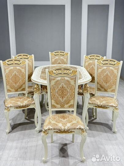 Стол и стулья новые