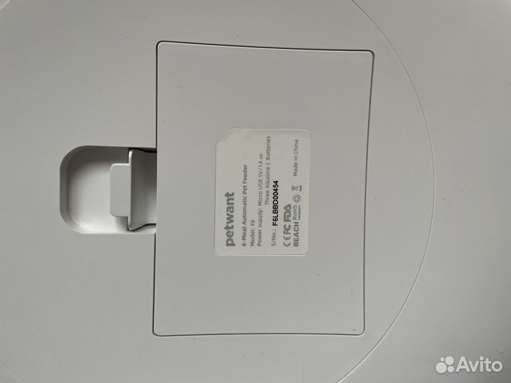 Автоматическая кормушка для собак и кошек