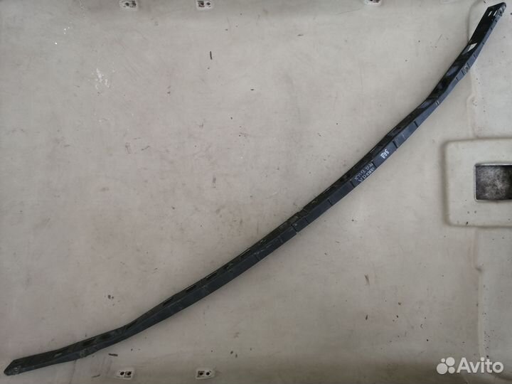 Направляющая заднего бампера Skoda Fabia 1