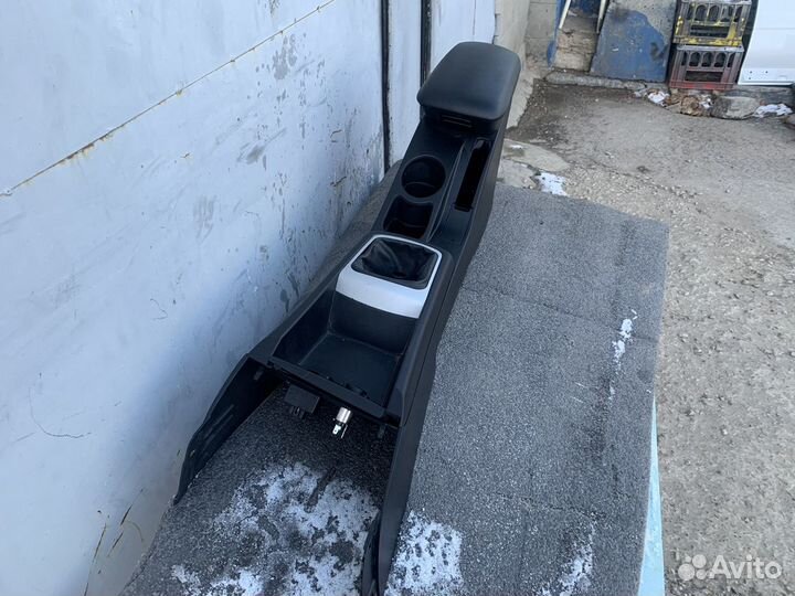 Тоннель с подлокотником Kia Ceed 1 2006-2012