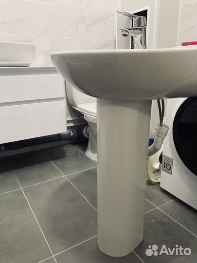 Раковина с тумбой