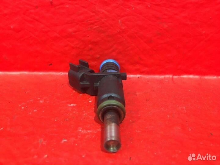 Форсунка Opel Astra J 1.6 A16XER 2012