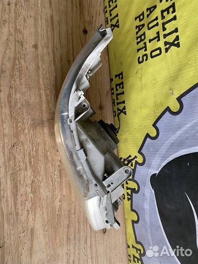 Фара правая Nissan Serena (pnc24) 1999-2005