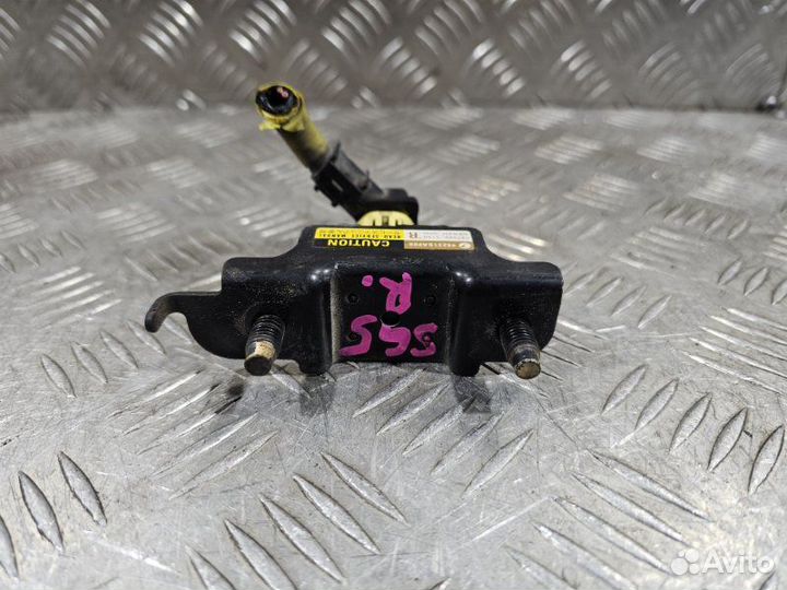 Датчик удара правый Subaru Forester SG