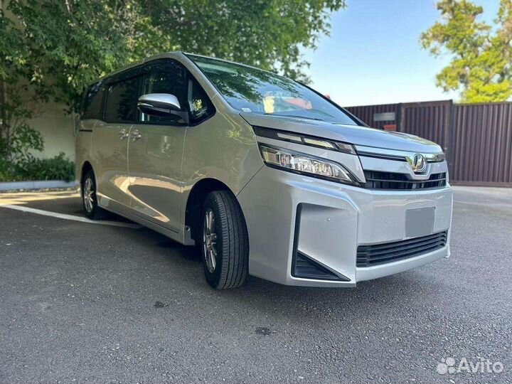 Toyota Voxy 2.0 CVT, 2019, 23 000 км