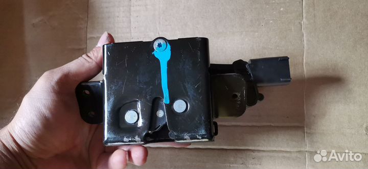 Замок багажника Cadillac Escalade III 2006-2014