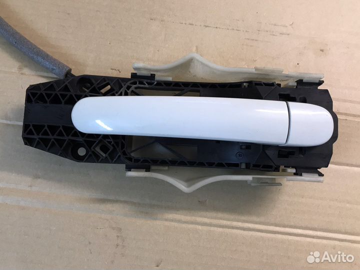 Внешняя ручка задней правой двери Skoda Rapid