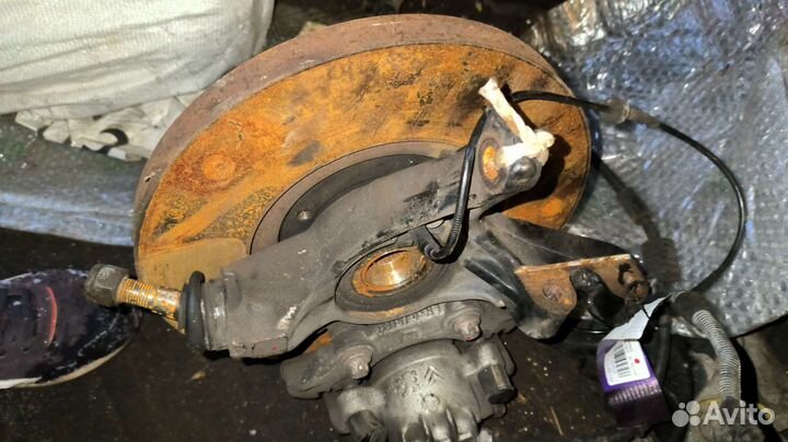 Поворотные кулаки в сборе на Peugeot 308