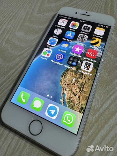 iPhone 8, 64 ГБ