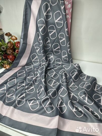 Шелковый платок Valentino серый