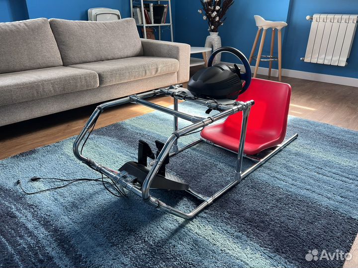 Гоночный кокпит, стойка для руля