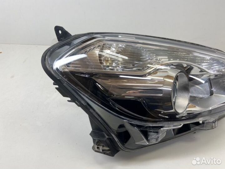 Фара правая Nissan Qashqai J10 2010-2014