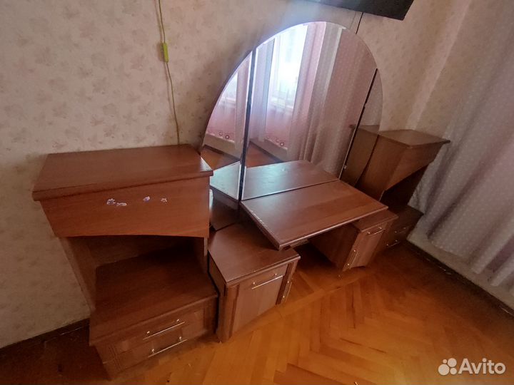 Туалетный столик