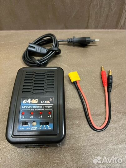 Зарядное устройство SkyRC E4 Li-Po Li-Fe