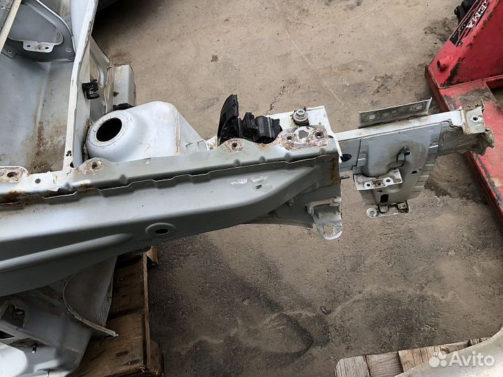 Передняя правая Четверть лонжерон Renault Logan 2