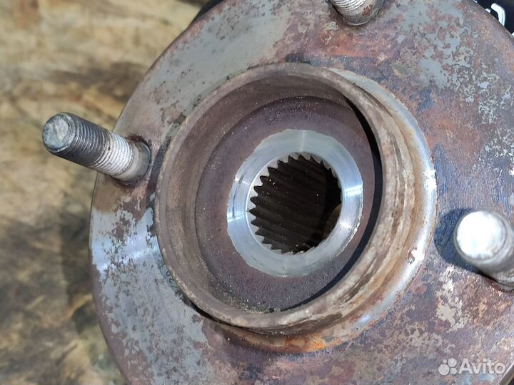 Кулак поворотный правый Nissan Tiida C11