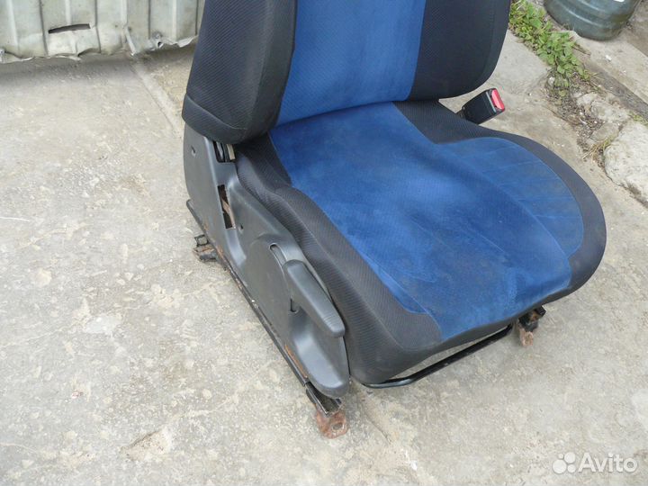 Сидение водительское правое Subaru Impreza STI