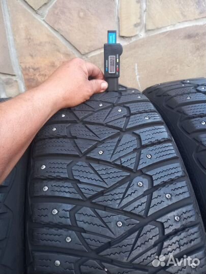 Goodyear Ultragrip 600 215/55 R17 98T