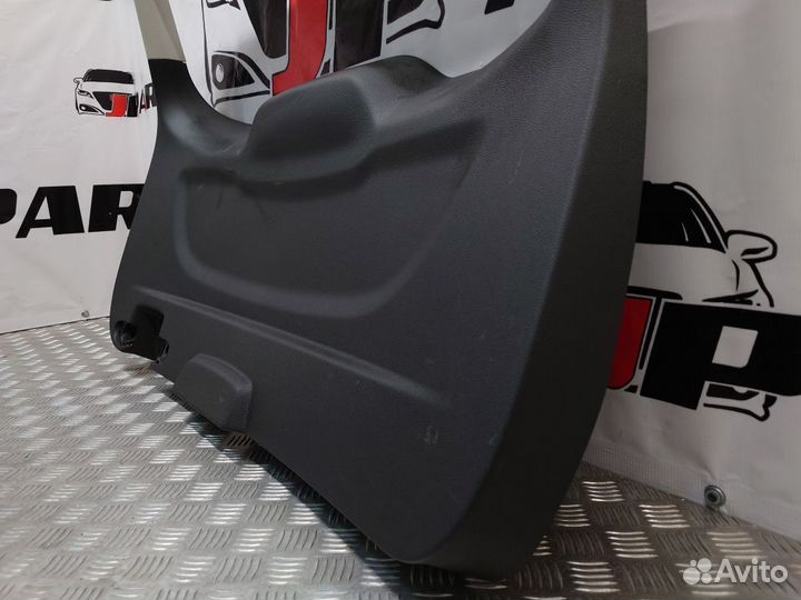 Обшивка двери багажника Ford Kuga II (2012—2016)