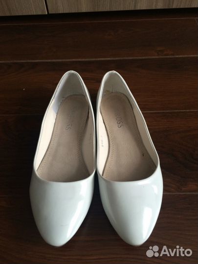 Белые балетки