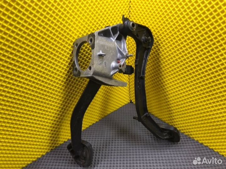 Педальный узел Mercedes-Benz S124 M102.963 1992