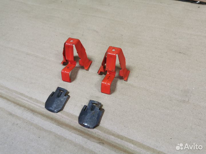 Крепления заднего сиденья на Mercedes W124