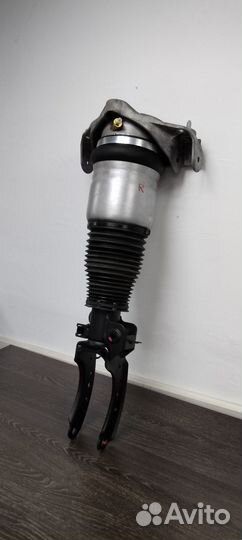 Пневмостойка Touareg / Audi Q7 передняя правая