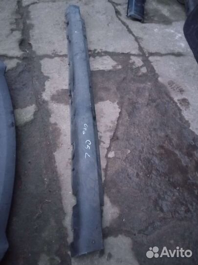 Citroen C5 2008 год пластиковая накладка порога