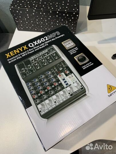 Микшерный пульт Behringer Xenyx QX602MP3