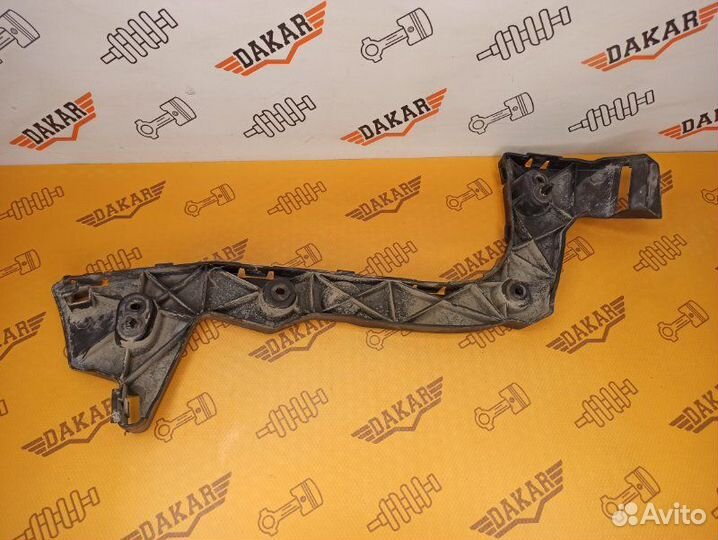 Кронштейн бампера задний правый Ford Focus CB8