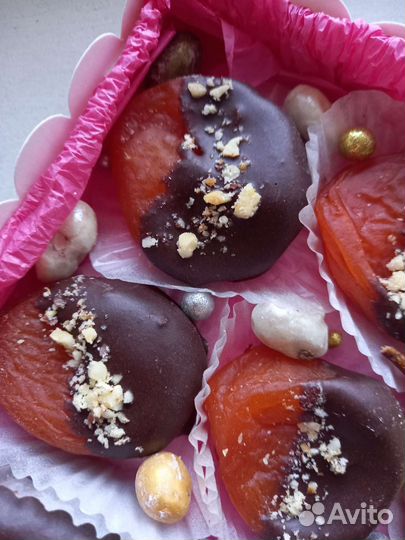 Конфеты сухофрукты в шоколаде